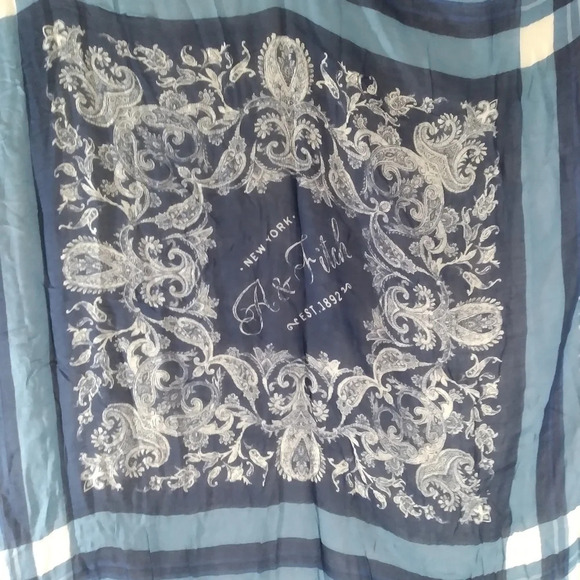 Abercrombie and Fitch New York Scarf Wrap - Picture 2 of 6